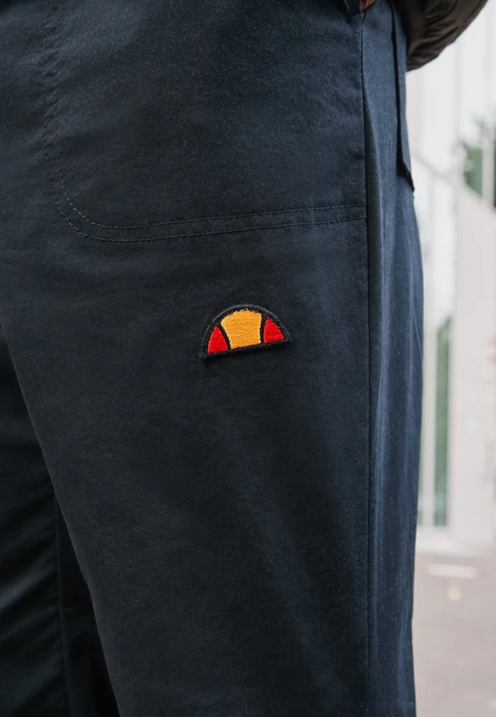 Ellesse DUCCIO PANT - Pantalon Cargo - Black 3 Ellesse DUCCIO PANT - Pantalon Cargo - Black – Image 3