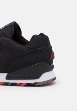 Ellesse 147 RUNNER - Baskets Basses - Black/red -Ellesse Boutique 4599ac2e8d384058aabff3b39609b89c