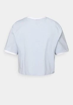 Ellesse DERLA CROP - T-shirt Basique - Light Blue 19 Ellesse DERLA CROP - T-shirt Basique - Light Blue -Ellesse Boutique 4b7344ea35eb4fee9afaa952db0f6436