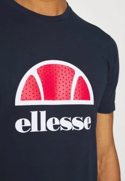 Ellesse ALTERZI - T-shirt Imprimé - Navy -Ellesse Boutique 6ebc145a93c44e9495e45931ed7d833f
