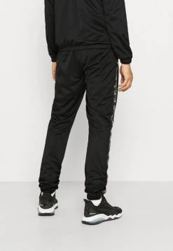 Ellesse RAYLO JOG SUIT - Survêtement - Black 12 Ellesse RAYLO JOG SUIT - Survêtement - Black -Ellesse Boutique aa80787b3e204e0b9345707caabcd9c9