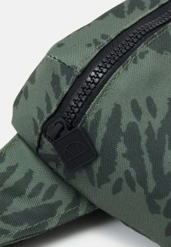Ellesse ROSCA TIE DYE CROSS BODY BAG - Sac Banane - Dark Green -Ellesse Boutique afa1cc1b5c254acd8a7a2ddd7d255b0a