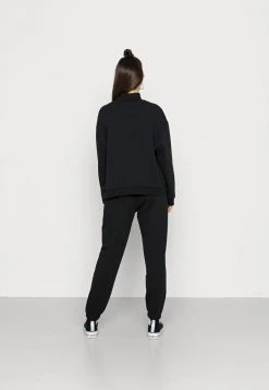 Ellesse NOVU SUIT - Sweatshirt - Washed Black 7 Ellesse NOVU SUIT - Sweatshirt - Washed Black -Ellesse Boutique b8466f9a472f4610aaaa941f8da3e057