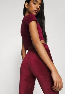 Ellesse HERIA - Short - Burgundy -Ellesse Boutique b8f263fcb8a94678b92897bc643e055e