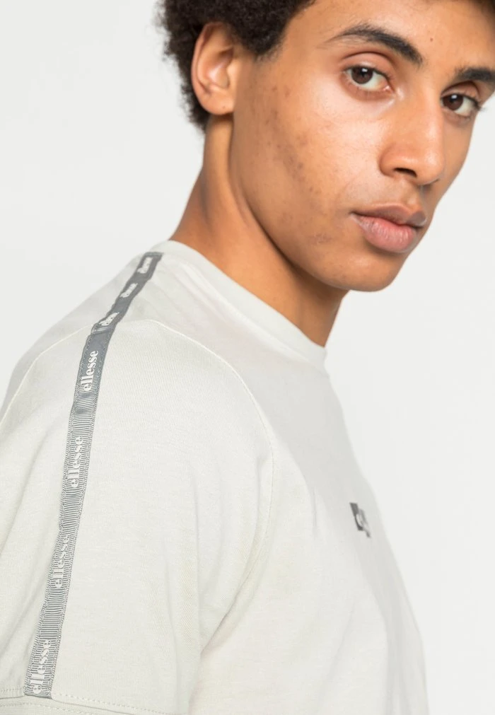 Ellesse OMINI - T-shirt Imprimé - Light Grey 5 Ellesse OMINI - T-shirt Imprimé - Light Grey – Image 5