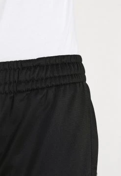 Ellesse RAYLO JOG SUIT - Survêtement - Black 13 Ellesse RAYLO JOG SUIT - Survêtement - Black -Ellesse Boutique d02de3a1a9054fd5ae4e1cf75669cd44