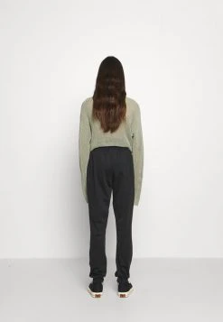 Ellesse SARENTINO JOG PANTS - Pantalon De Survêtement - Black -Ellesse Boutique d7a2bbef4e124d72955b79e77511c46a