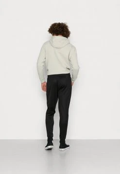 Ellesse BERTONI TRACK PANT - Pantalon De Survêtement - Black -Ellesse Boutique e8de2b401e82457c8d96e07aefcd75b5